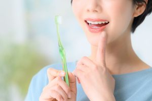 木更津氏清見台の歯科医院、清見台いしい歯科では、歯ブラシでのブラッシングに加えて、歯間ブラシやフロスの使用をおすすめしています。